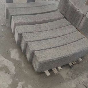 衡阳芝麻白弧形路牙石
