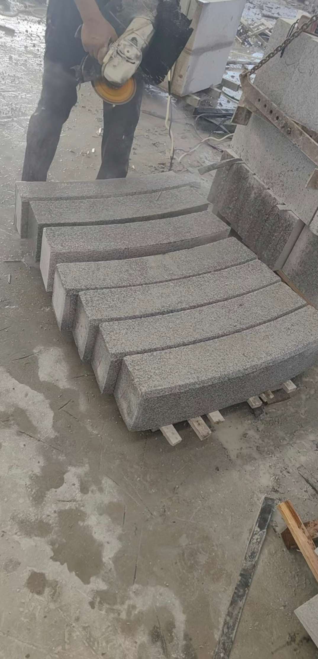 衡阳芝麻白弧形路牙石