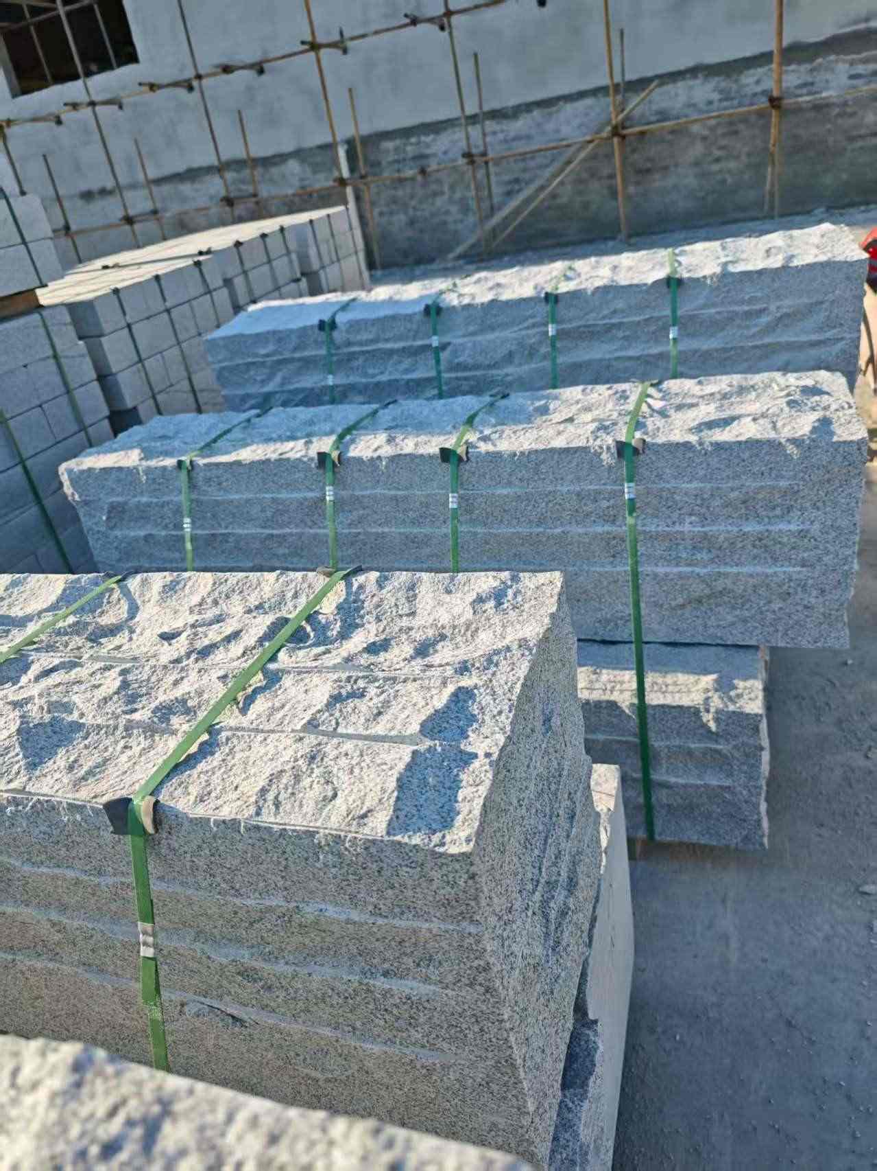 衡阳芝麻白自然面整石 坐凳